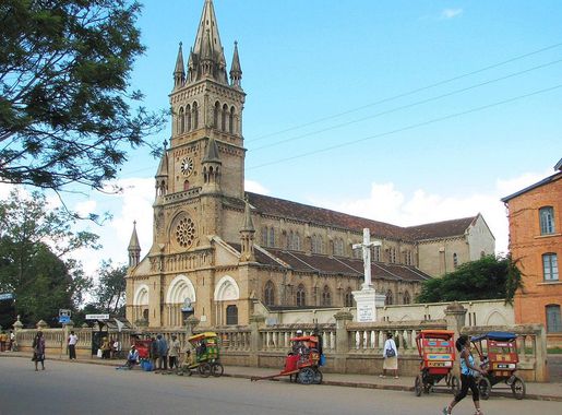 File:Antsirabe - église.JPG - Wikimedia Commons