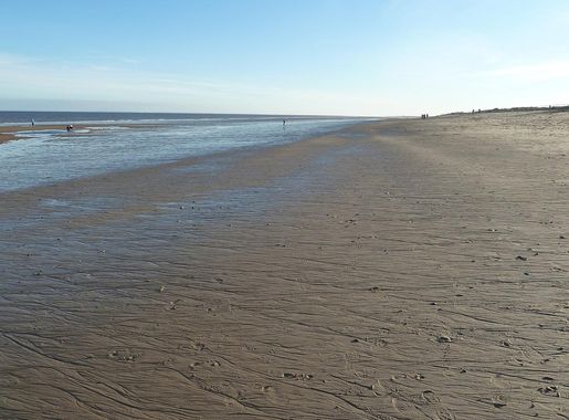 File:Skegness beach - view southwards - geograph.org.uk - 2687240.jpg -  Wikimedia Commons