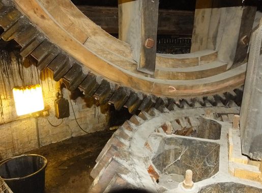 File:Green's Windmill cap brake wheel and wallower 1241c.JPG - Wikimedia  Commons