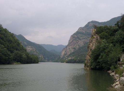 File:Valea Oltului-Judetul Valcea.JPG - Wikimedia Commons