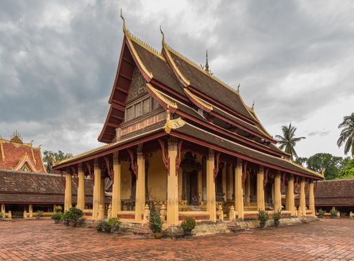 ไฟล์:Wat Si Saket in its paved courtyard Vientiane Laos.jpg - วิกิพีเดีย