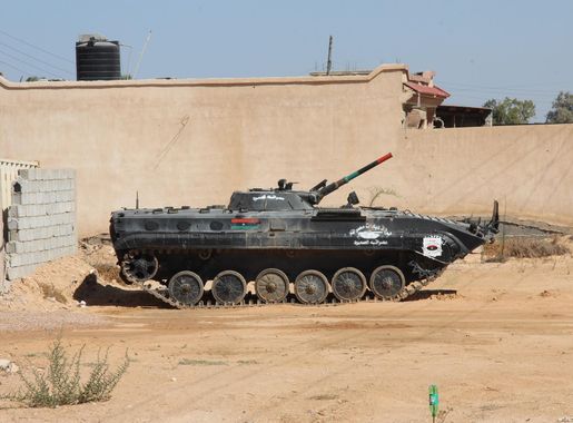 File:Tanks outside of Misrata (18) (8289625370).jpg - Wikimedia Commons