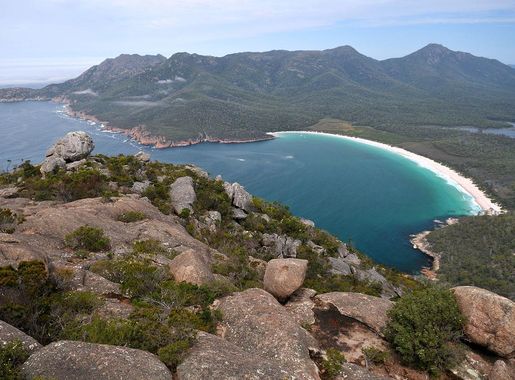 File:20100209 Wineglass Bay and The Hazards from Mt Amos peak.JPG -  Wikimedia Commons