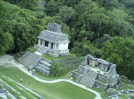 File:Palenque Ruins, la gran ciudad.jpg - Wikimedia Commons