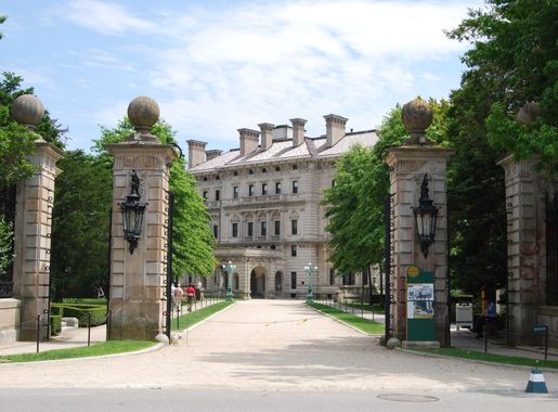 File:Breakers Gate.JPG - Wikimedia Commons