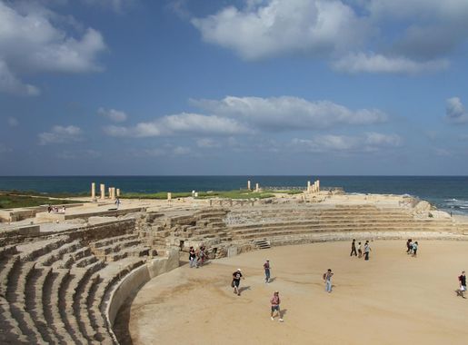 File:Caesarea Maritima Hippodrome in summer 2011.JPG - Wikimedia Commons