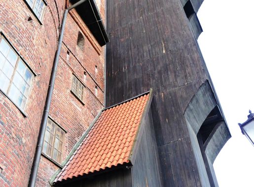 File:The Medieval Gdansk Crane, Gdansk Poland 2.jpg - Wikimedia Commons