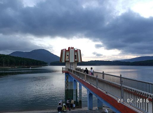 File:Hồ Tuyền Lâm Đà Lạt - panoramio (3).jpg - Wikimedia Commons