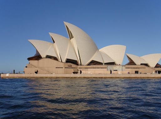 File:Sydney opera house side view.jpg - Wikipedia