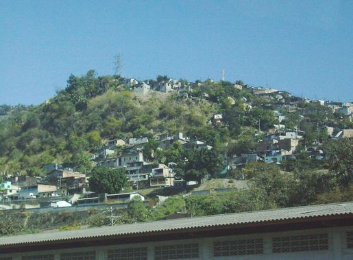 File:Homes on the hill by the mall of honduras.JPG - Wikimedia Commons