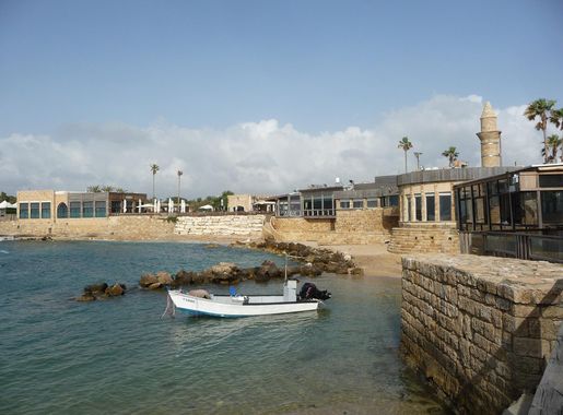 File:Caesarea Maritima Harbour 02.jpg - Wikimedia Commons