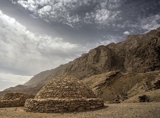 File:Beehive Tombs Jebel Hafeet District 1.jpg - Wikimedia Commons