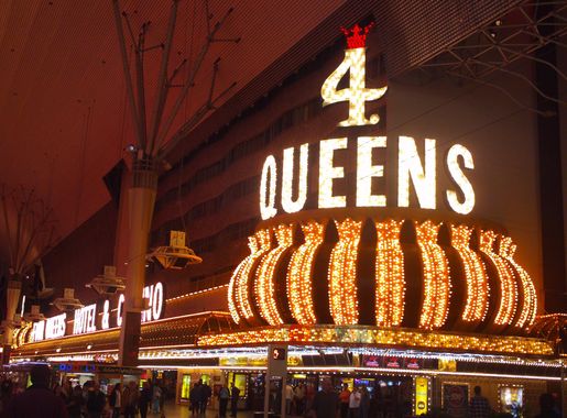 File:4 Queens Hotel and Casino 2009.jpg - Wikimedia Commons