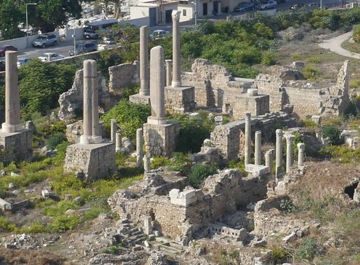 File:CrusaderCathedral TyreSourLebanon RomanDeckert07112019 (cropped).jpg -  Wikipedia