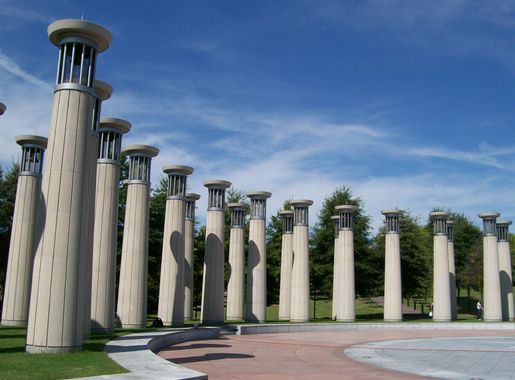 File:Tennessee Bicentennial Mall - carillon pillars.jpg - Wikimedia Commons