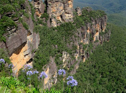 File:Three Sisters Blue Mountains Australia 8.jpg - Wikimedia Commons
