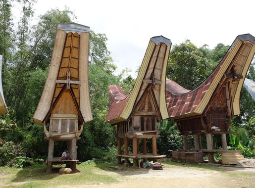 File:Toraja barns-1.JPG - Wikimedia Commons