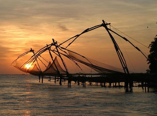 File:Chinese Fishing Nets Cochin.jpg - Wikimedia Commons
