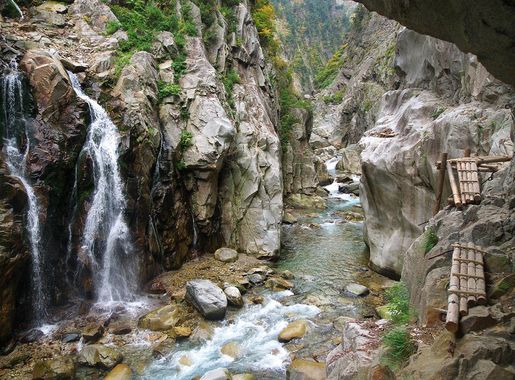 File:Hakuryukyo in Kurobe Gorge.jpg - Wikipedia