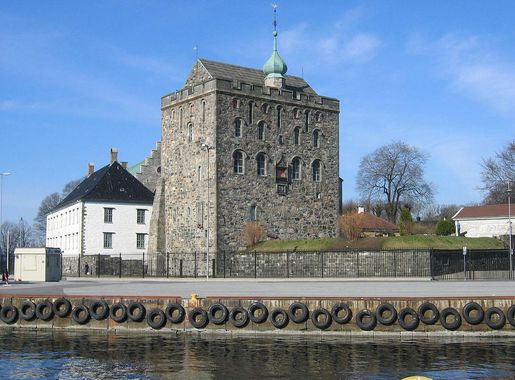 File:View of ancient Rosenkrantz Tower in Bergen Norway 20070325.JPG -  Wikimedia Commons