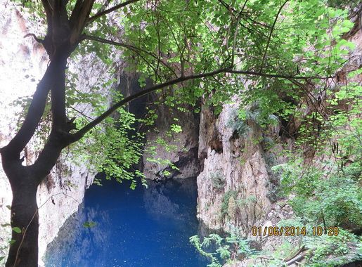 File:Sleeping Pool, Chinhoyi Caves, Zimbabwe.JPG - Wikimedia Commons