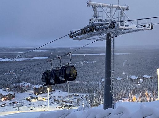 File:Gondola in Levi, Finland.jpg - Wikimedia Commons