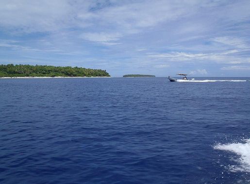 File:Inside the lagoon of Ant Atoll, southwest of Pohnpei (Federated States  of Micronesia).jpg - Wikimedia Commons