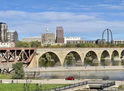 File:Mississippi River and Stone Arch Bridge from West River Parkway, Mill  District, Minneapolis, MN - 51780692136.jpg - Wikimedia Commons