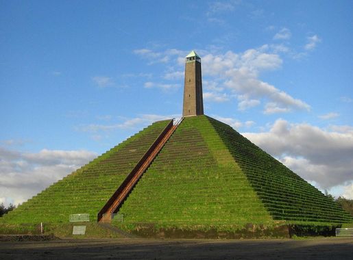 File:081207 NL Pyramide van Austerlitz.JPG - Wikimedia Commons