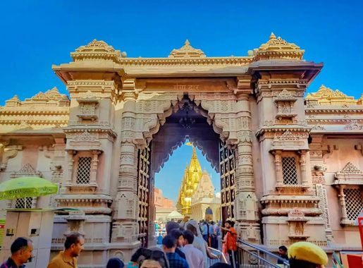 File:Ganga Dwar, Gateway of Corridor of Kashi Vishwanath Temple, Varanasi  2.webp - Wikimedia Commons