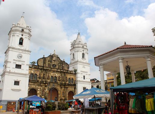 Archivo:Plaza de la Catedral Panamá.JPG - Wikipedia, la enciclopedia libre