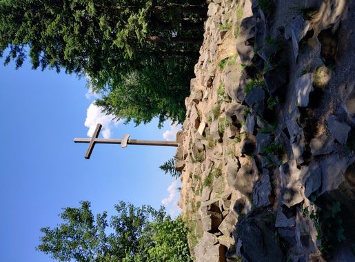 Plik:Łysica krzyż IMG 20230716.jpg – Wikipedia, wolna encyklopedia