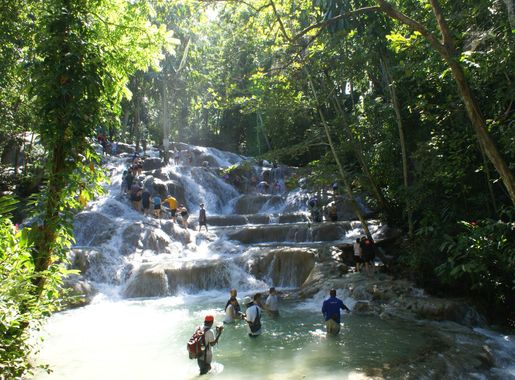 File:Dunns River Falls climb.JPG - Wikimedia Commons