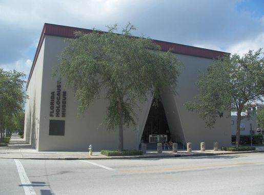 File:St. Pete Holocaust Museum01.jpg - Wikimedia Commons