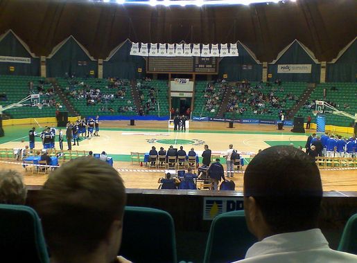 File:Hala Arena wewnątrz.jpg - Wikimedia Commons