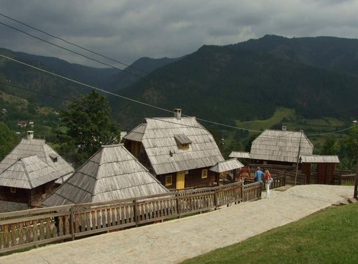 File:Mokra Gora, Drvengrad.JPG - Wikimedia Commons