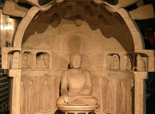 File:Korea-Gyeongju-Silla Art and Science Museum-Seokguram grotto  model-04.jpg - Wikimedia Commons