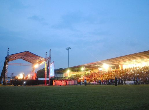 Archivo:Concierto en el Estadio de Amatitlán - Departamento de Guatemala  5.jpg - Wikipedia, la enciclopedia libre