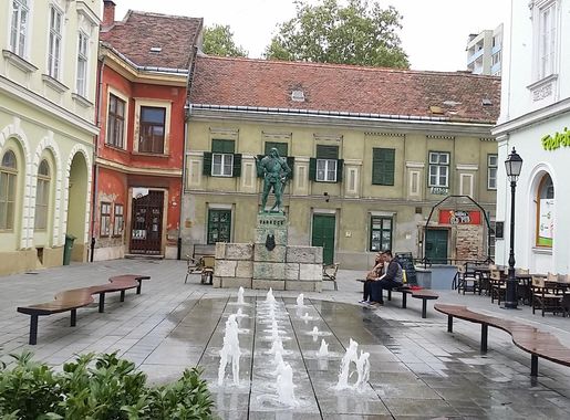 File:Székesfehérvár Varkocs szobor.jpg - Wikimedia Commons