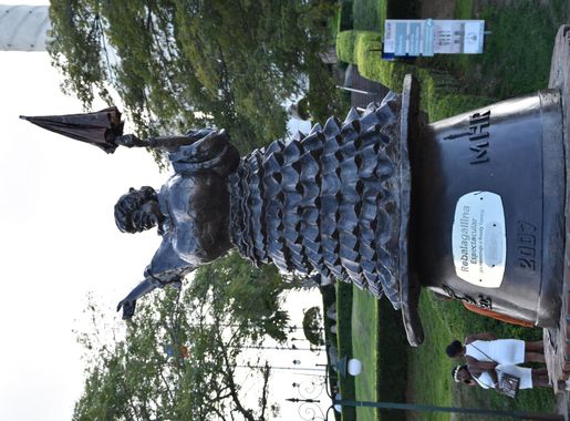 Archivo:Santiago de los Caballeros - Monumento a los Héroes de la  Restauración 0789.JPG - Wikipedia, la enciclopedia libre