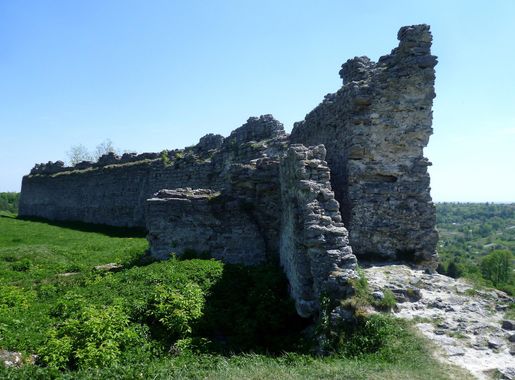 File:Kremenets Ternopilska-ruins of castle-left wall.jpg - Wikimedia Commons