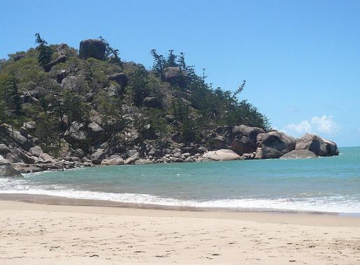 File:Magnetic Island - Balding Bay 2 (4074597426).jpg - Wikimedia Commons