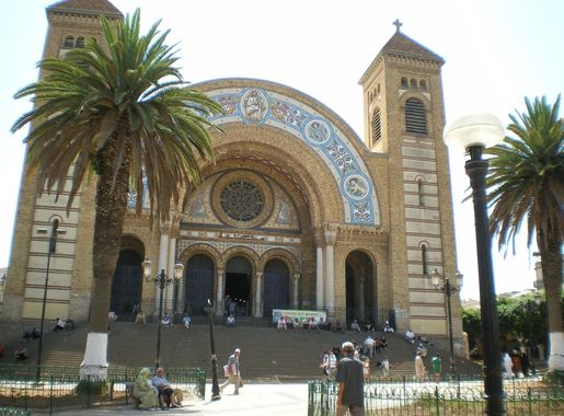 File:Cathédrale Oran.jpeg - Wikimedia Commons