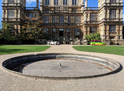 File:Circular Pond On The Upper Garden Terrace In Front Of Wollaton Hall,  Nottingham (1).jpg - Wikimedia Commons