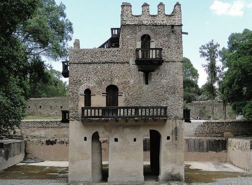 File:Fasilides Bath 06 (cropped).jpg - Wikimedia Commons