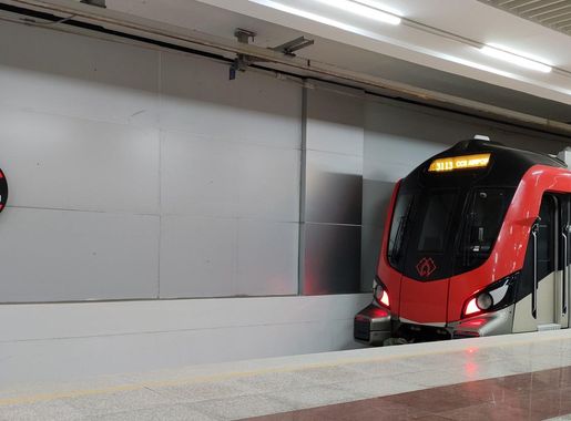 File:Hazrat Ganj metro station.jpg - Wikimedia Commons