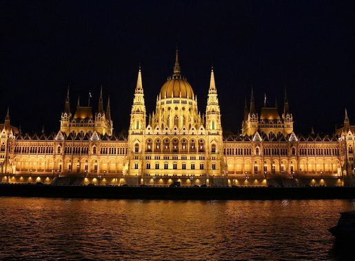 File:Hungarian Parliament Building at night 20180824-5.jpg - Wikimedia  Commons