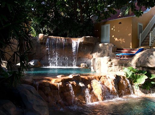 File:Eco Pool, Hotel Kura Hulanda, Willemstad, Curaçao (4383514759).jpg -  Wikimedia Commons