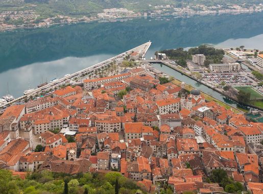 File:Vista de Kotor, Bahía de Kotor, Montenegro, 2014-04-19, DD 15.JPG -  Wikimedia Commons