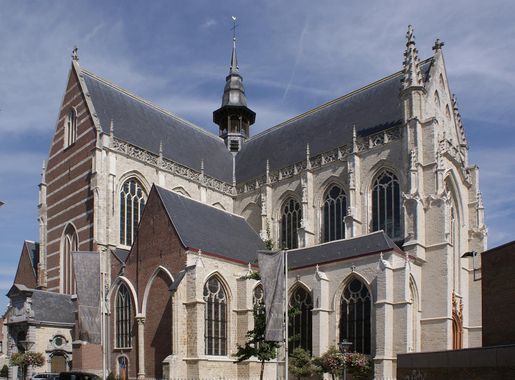 File:Sint-Martinuskerk (Aalst) - Buitenaanzicht 02.JPG - Wikimedia Commons